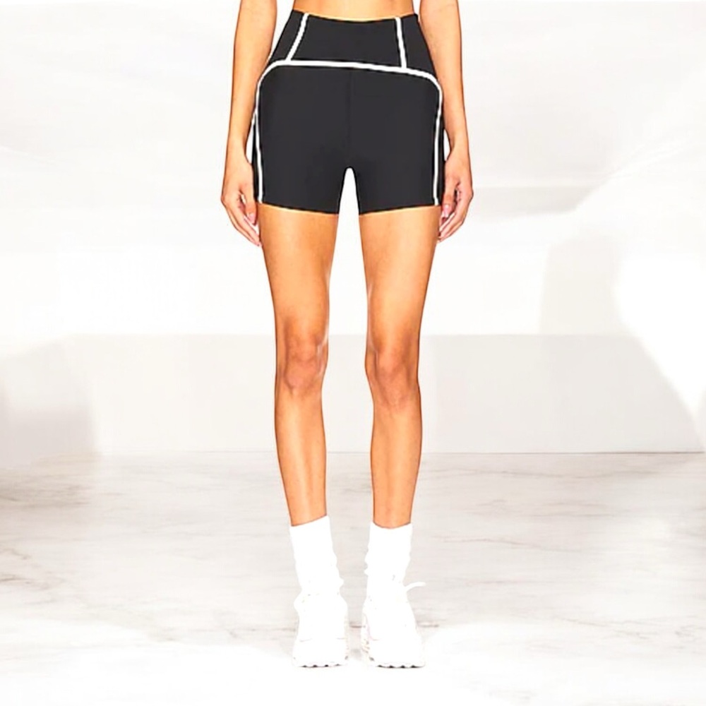 Antonio Melani Active High Waist Contrast Trim Short in Blk and Wht Size S
